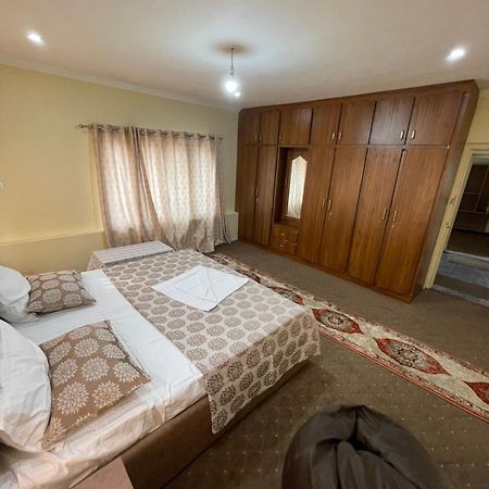 Khwaab Gah By The Khayabaan-Homestay Apartments Fully Furnished With Functional Kitchen, Wifi & Parking In City Centre Srīnagar 외부 사진