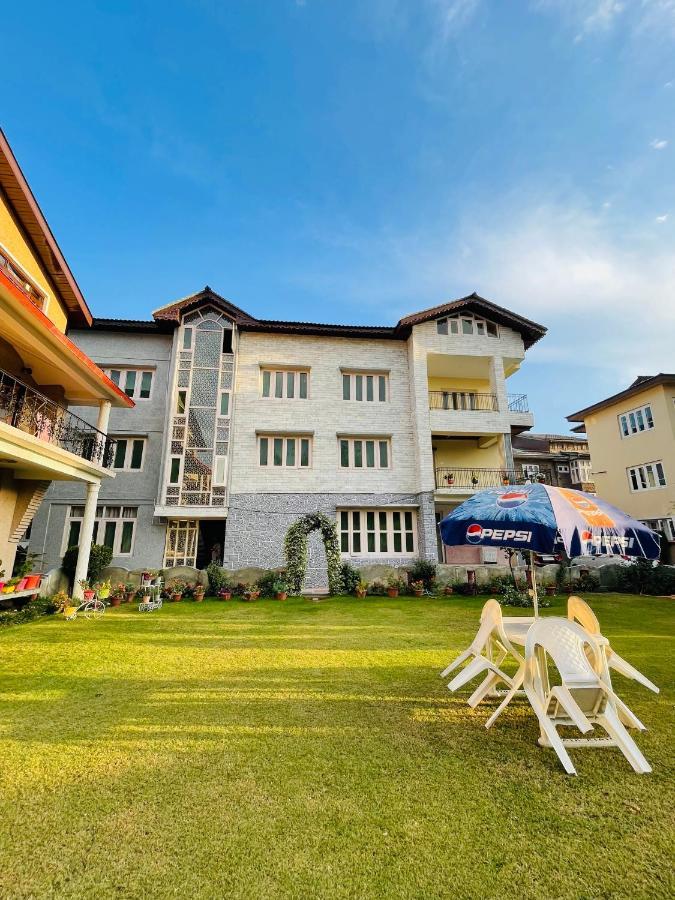 Khwaab Gah By The Khayabaan-Homestay Apartments Fully Furnished With Functional Kitchen, Wifi & Parking In City Centre Srīnagar 외부 사진