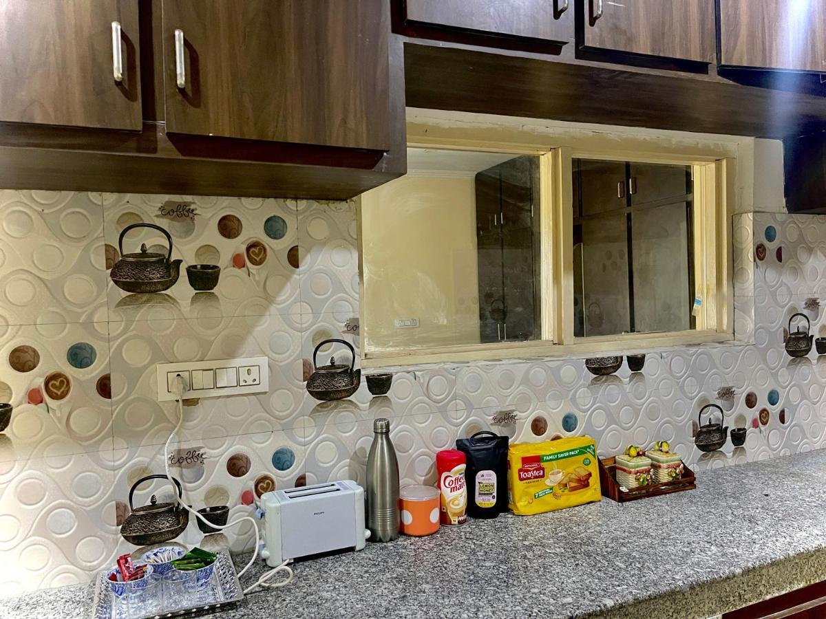 Khwaab Gah By The Khayabaan-Homestay Apartments Fully Furnished With Functional Kitchen, Wifi & Parking In City Centre Srīnagar 외부 사진