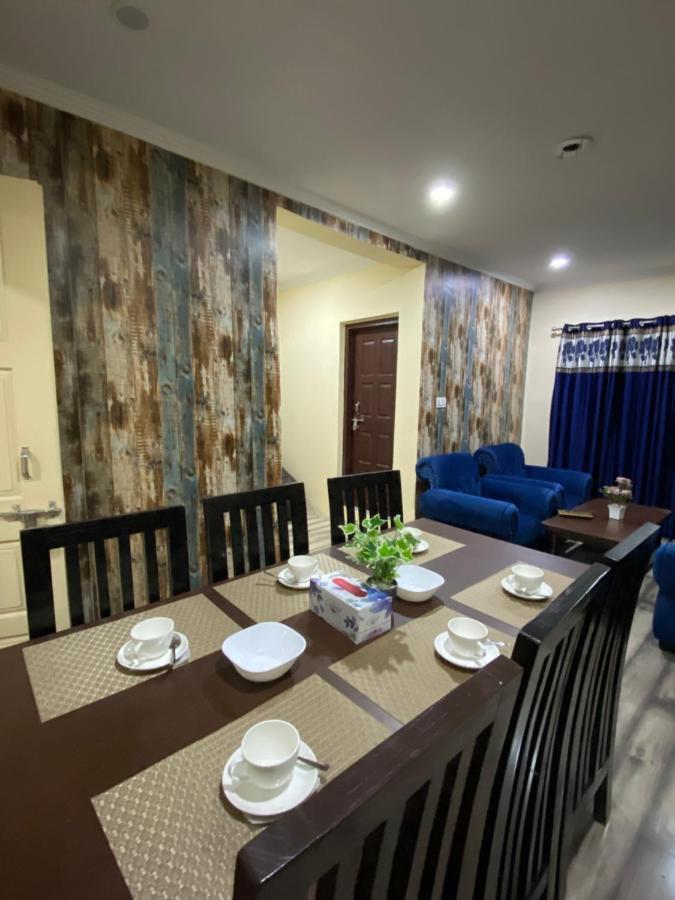 Khwaab Gah By The Khayabaan-Homestay Apartments Fully Furnished With Functional Kitchen, Wifi & Parking In City Centre Srīnagar 외부 사진
