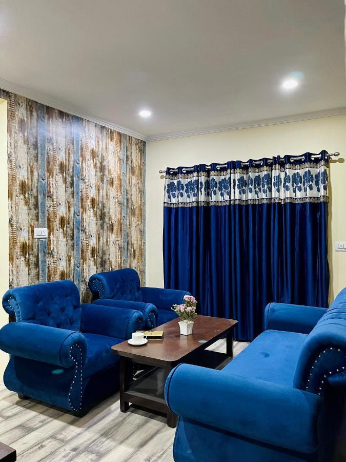Khwaab Gah By The Khayabaan-Homestay Apartments Fully Furnished With Functional Kitchen, Wifi & Parking In City Centre Srīnagar 외부 사진
