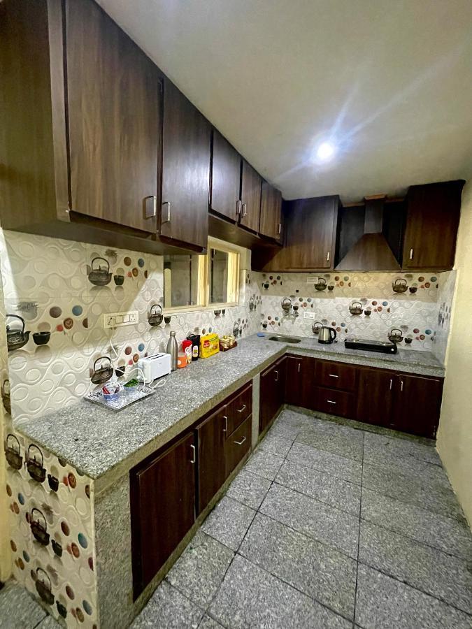 Khwaab Gah By The Khayabaan-Homestay Apartments Fully Furnished With Functional Kitchen, Wifi & Parking In City Centre Srīnagar 외부 사진