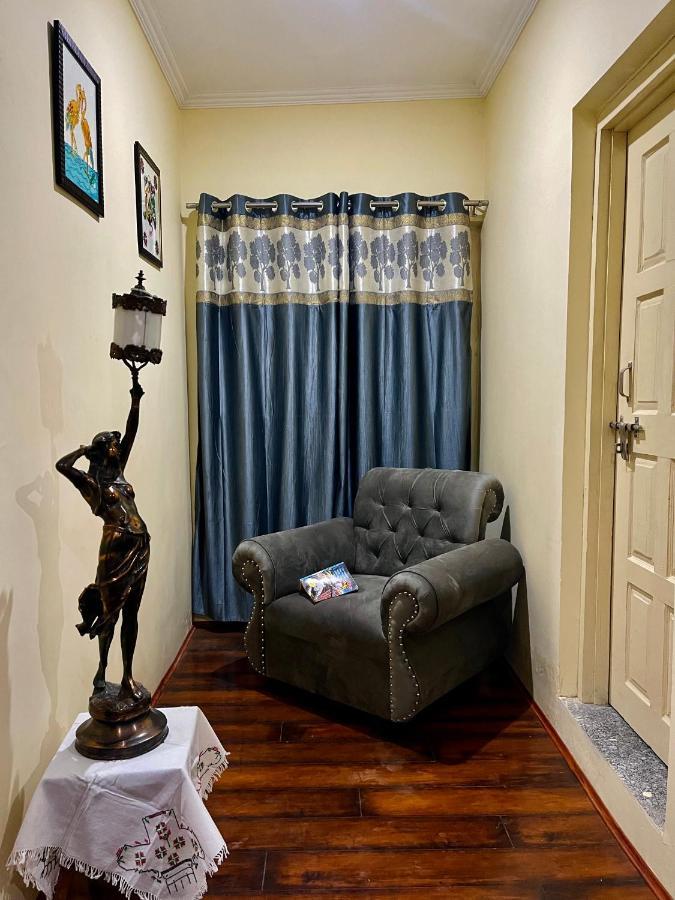 Khwaab Gah By The Khayabaan-Homestay Apartments Fully Furnished With Functional Kitchen, Wifi & Parking In City Centre Srīnagar 외부 사진