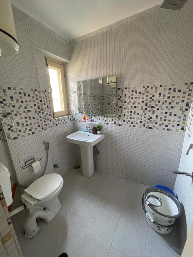 Khwaab Gah By The Khayabaan-Homestay Apartments Fully Furnished With Functional Kitchen, Wifi & Parking In City Centre Srīnagar 외부 사진