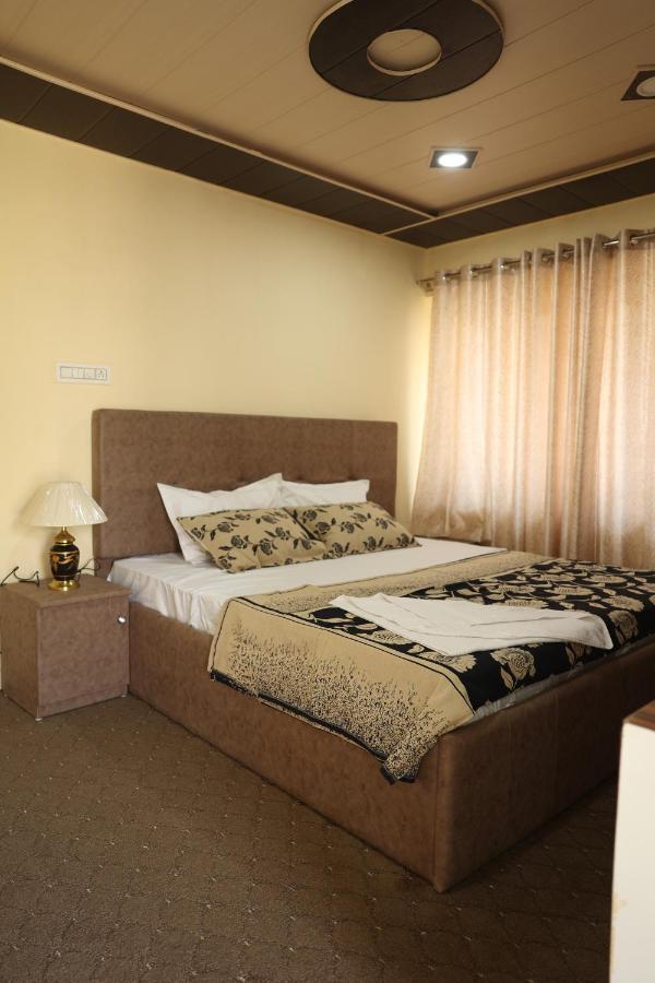 Khwaab Gah By The Khayabaan-Homestay Apartments Fully Furnished With Functional Kitchen, Wifi & Parking In City Centre Srīnagar 외부 사진