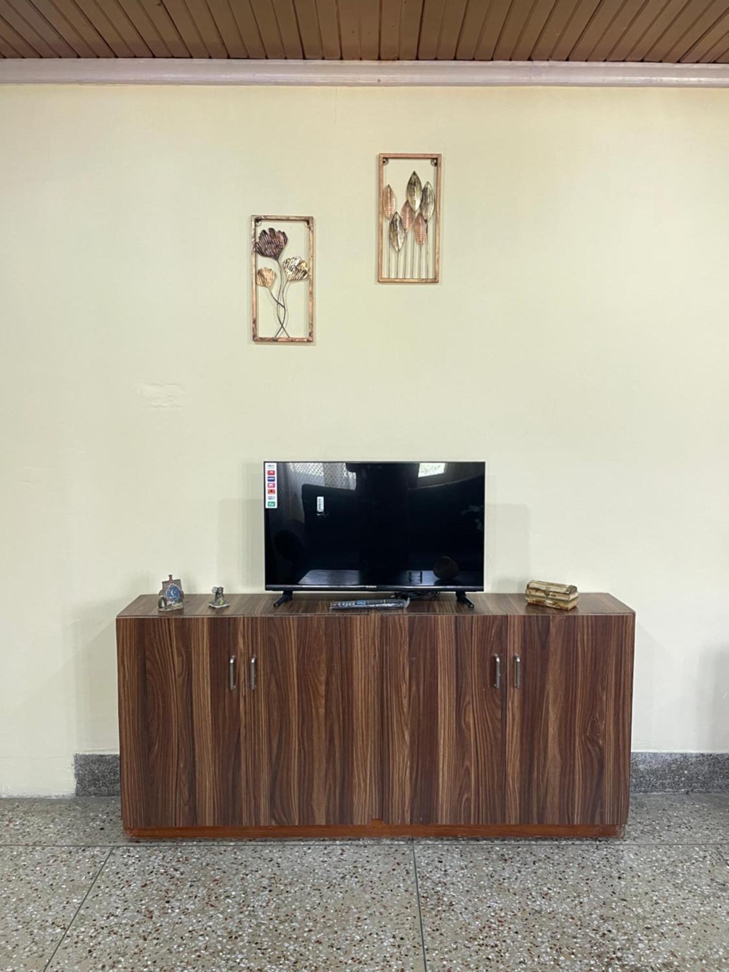 Khwaab Gah By The Khayabaan-Homestay Apartments Fully Furnished With Functional Kitchen, Wifi & Parking In City Centre Srīnagar 외부 사진