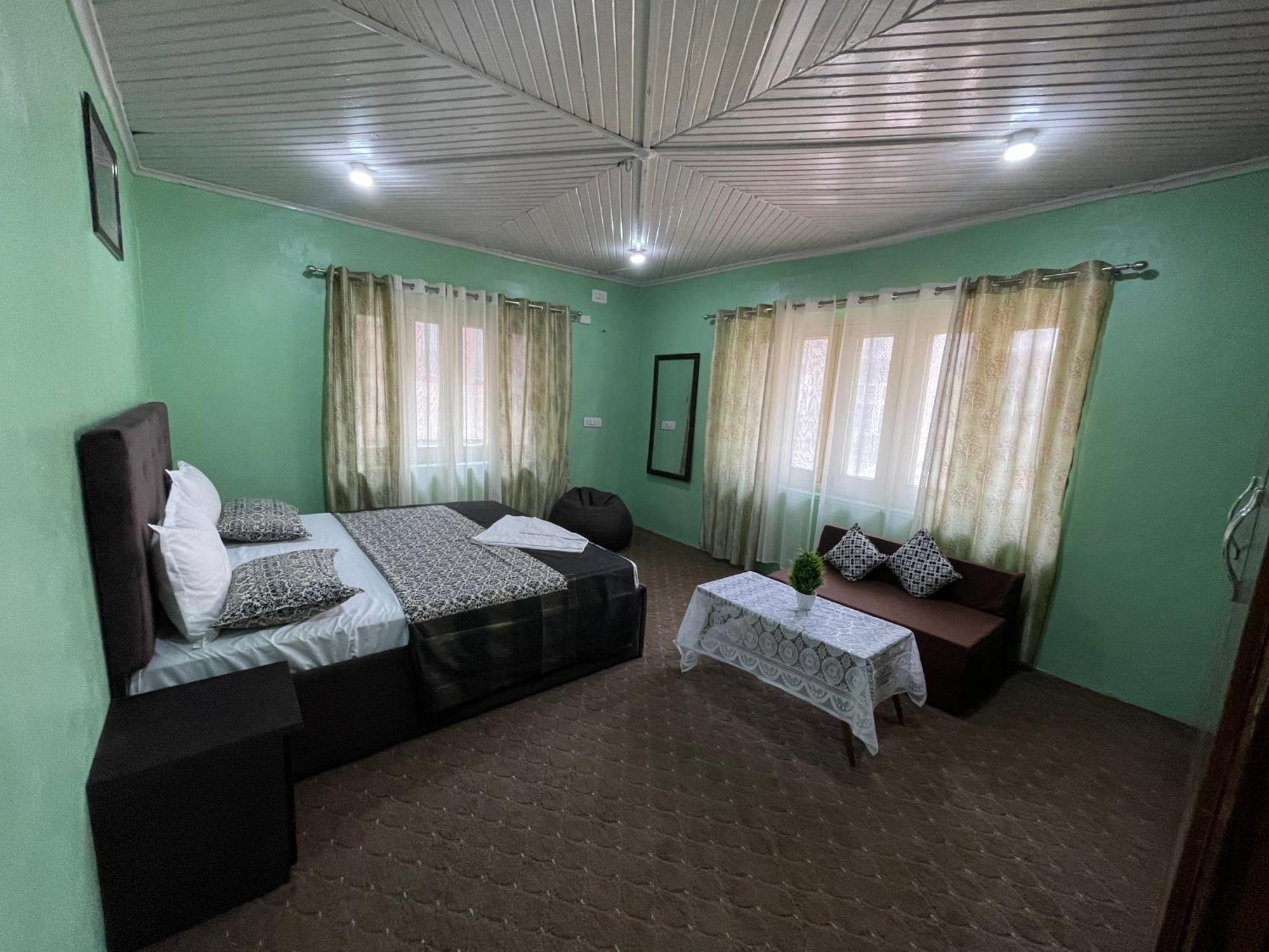 Khwaab Gah By The Khayabaan-Homestay Apartments Fully Furnished With Functional Kitchen, Wifi & Parking In City Centre Srīnagar 외부 사진
