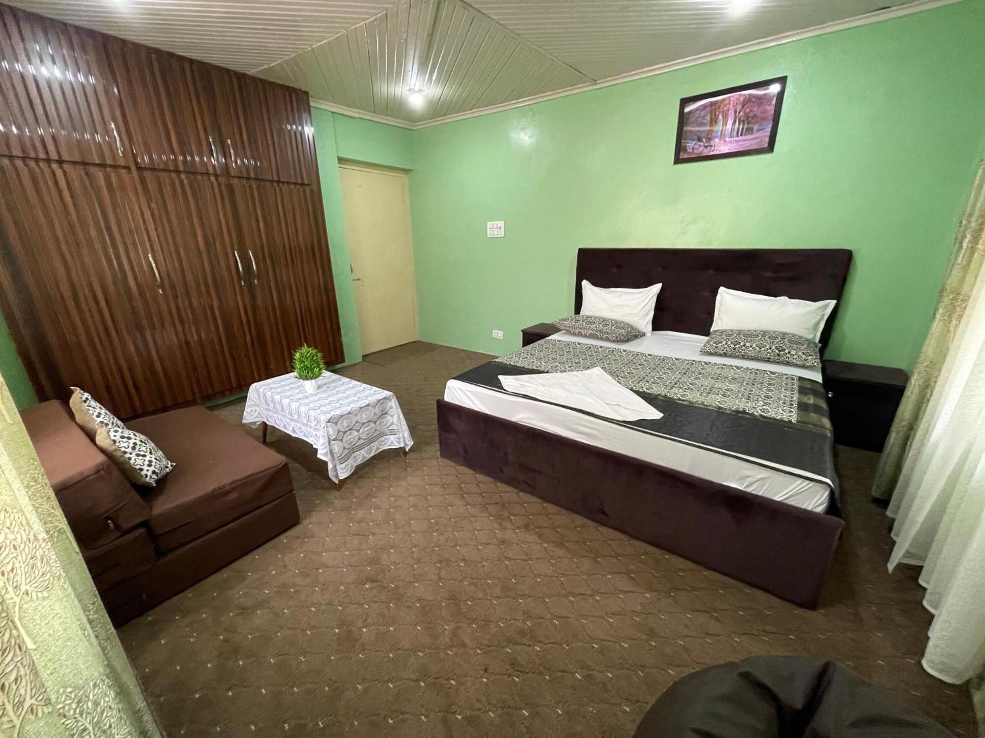Khwaab Gah By The Khayabaan-Homestay Apartments Fully Furnished With Functional Kitchen, Wifi & Parking In City Centre Srīnagar 외부 사진