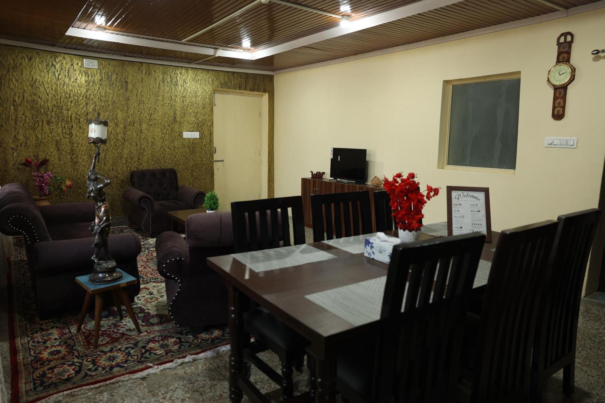 Khwaab Gah By The Khayabaan-Homestay Apartments Fully Furnished With Functional Kitchen, Wifi & Parking In City Centre Srīnagar 외부 사진