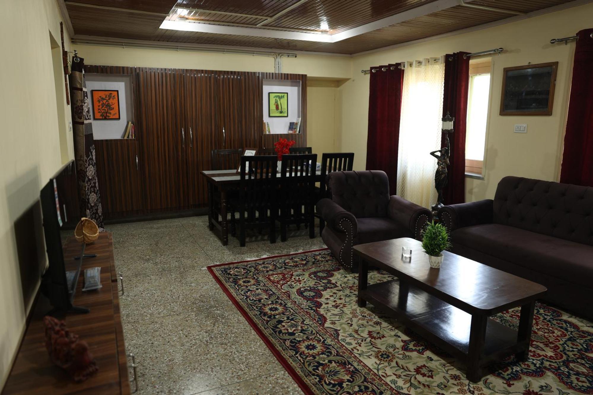 Khwaab Gah By The Khayabaan-Homestay Apartments Fully Furnished With Functional Kitchen, Wifi & Parking In City Centre Srīnagar 외부 사진