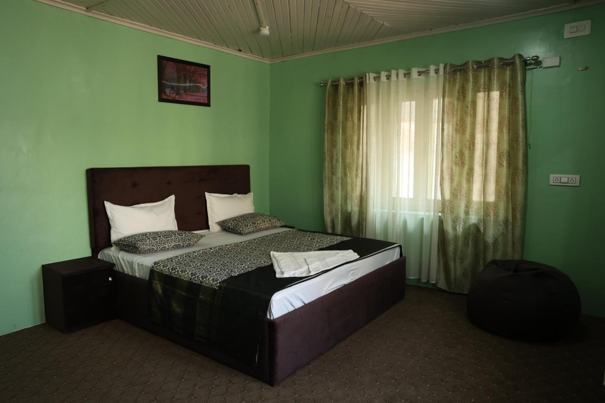 Khwaab Gah By The Khayabaan-Homestay Apartments Fully Furnished With Functional Kitchen, Wifi & Parking In City Centre Srīnagar 외부 사진