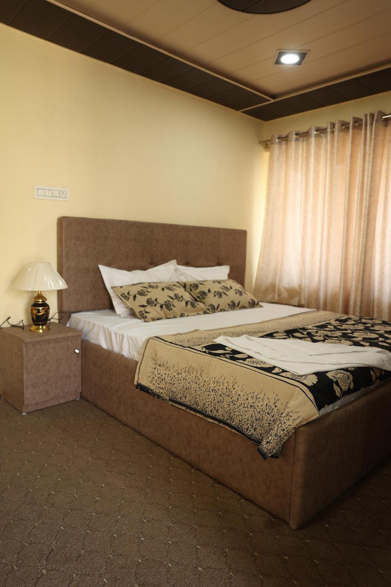 Khwaab Gah By The Khayabaan-Homestay Apartments Fully Furnished With Functional Kitchen, Wifi & Parking In City Centre Srīnagar 외부 사진