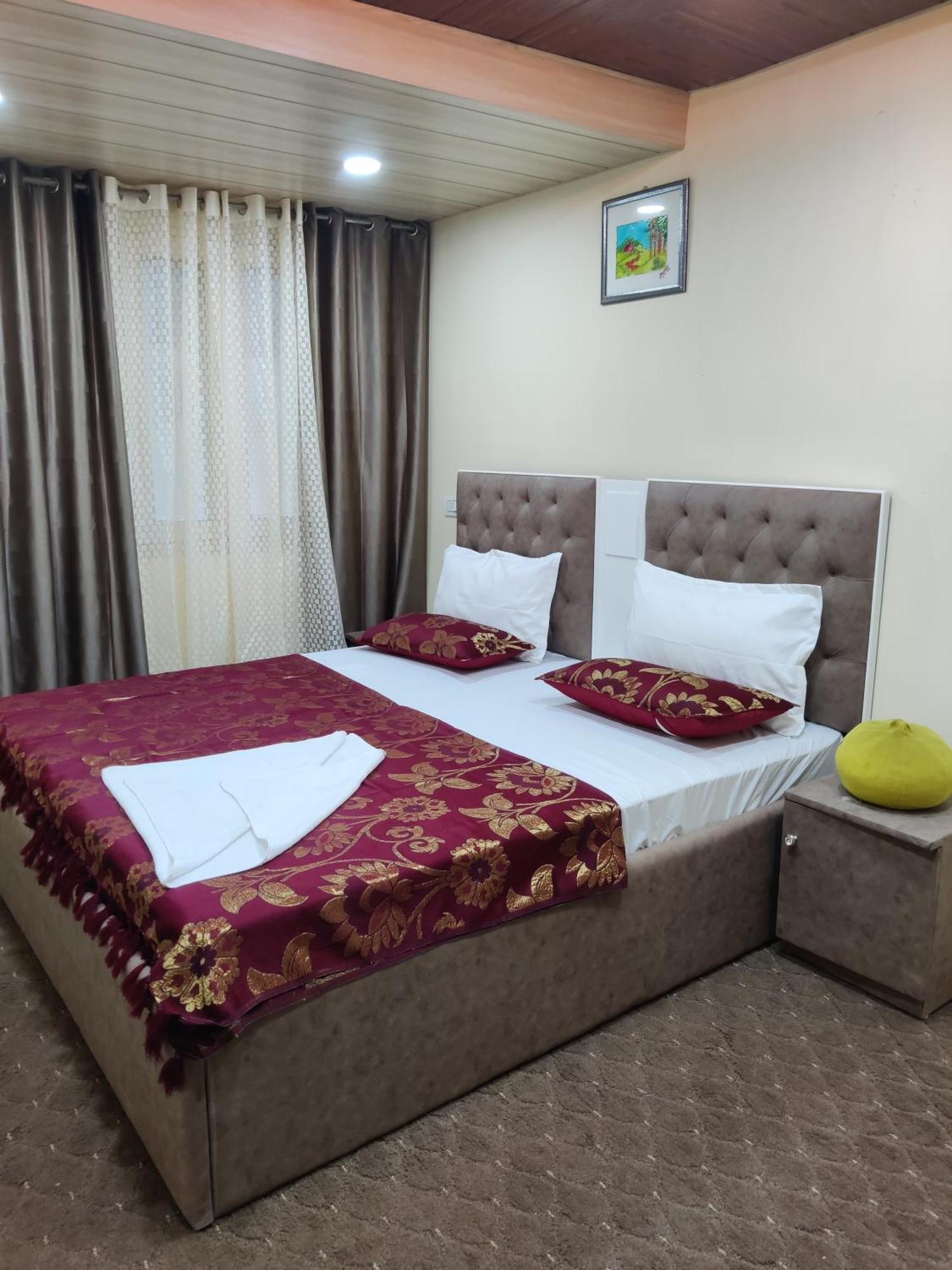 Khwaab Gah By The Khayabaan-Homestay Apartments Fully Furnished With Functional Kitchen, Wifi & Parking In City Centre Srīnagar 외부 사진