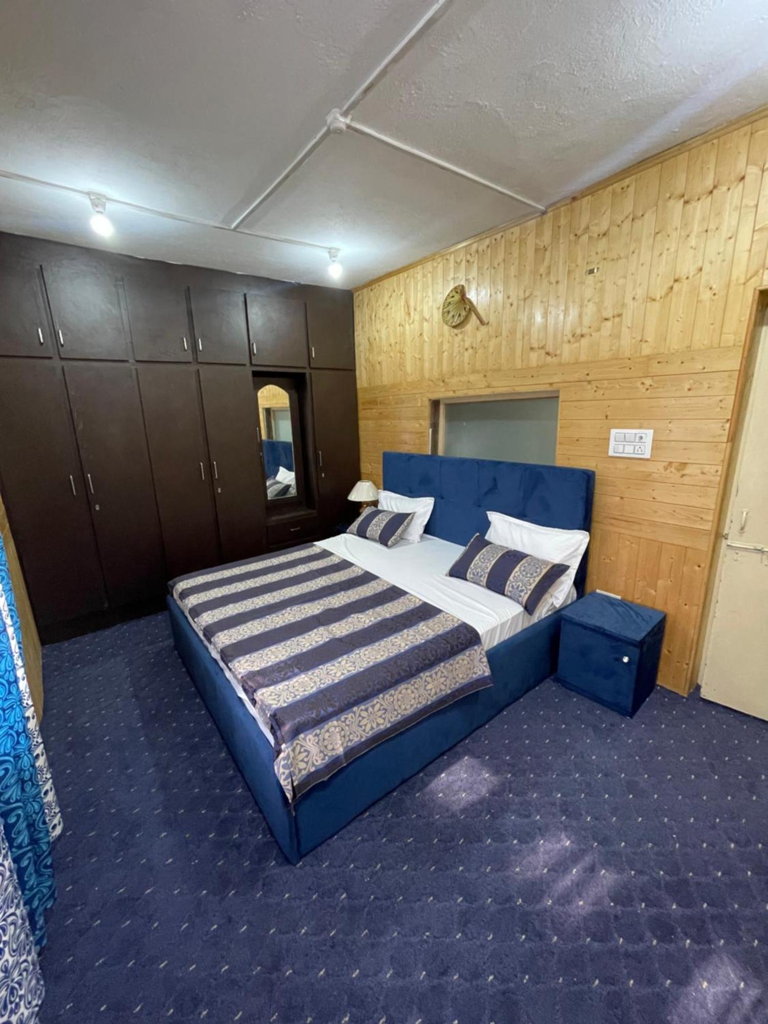 Khwaab Gah By The Khayabaan-Homestay Apartments Fully Furnished With Functional Kitchen, Wifi & Parking In City Centre Srīnagar 외부 사진