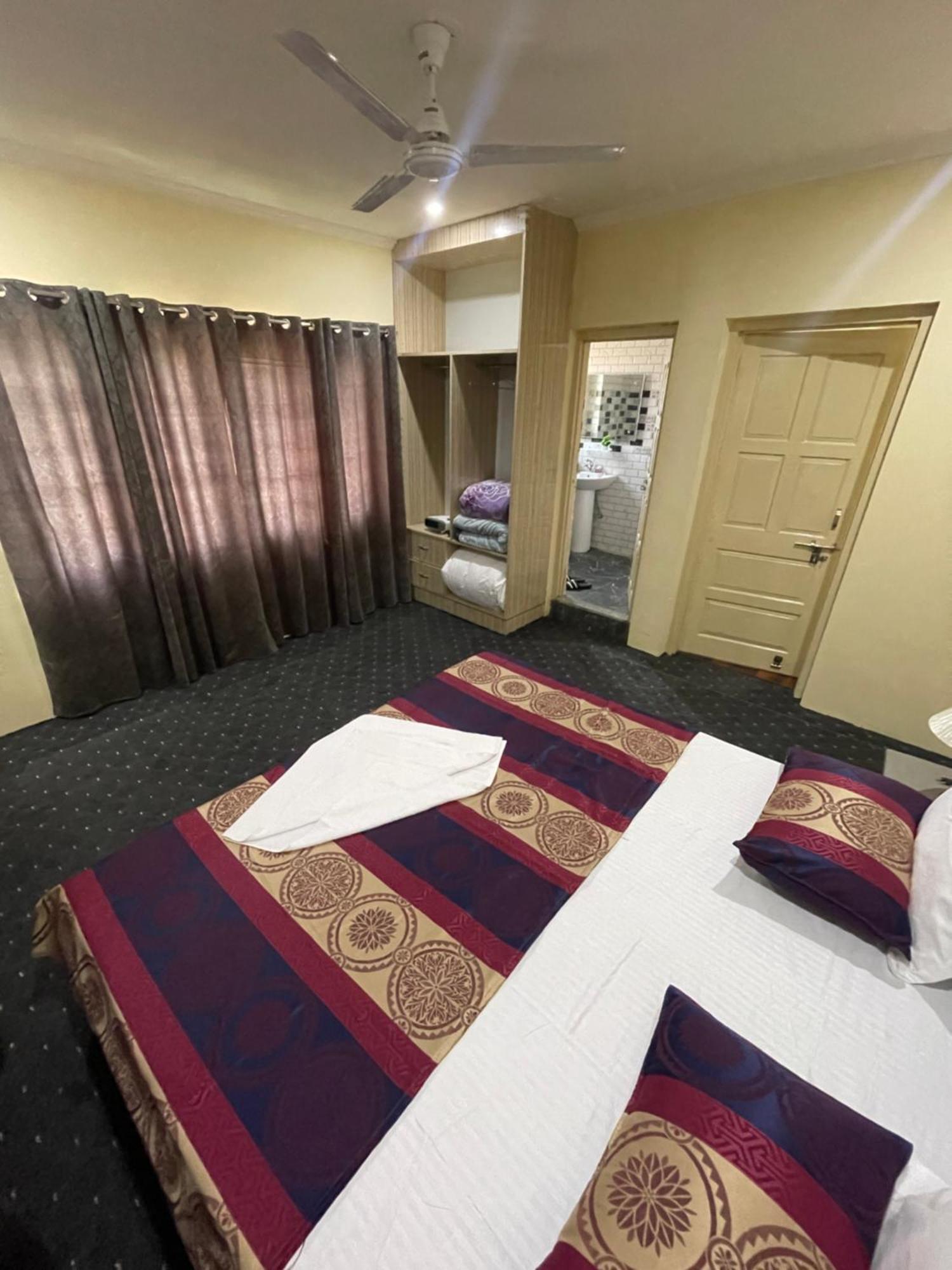 Khwaab Gah By The Khayabaan-Homestay Apartments Fully Furnished With Functional Kitchen, Wifi & Parking In City Centre Srīnagar 외부 사진