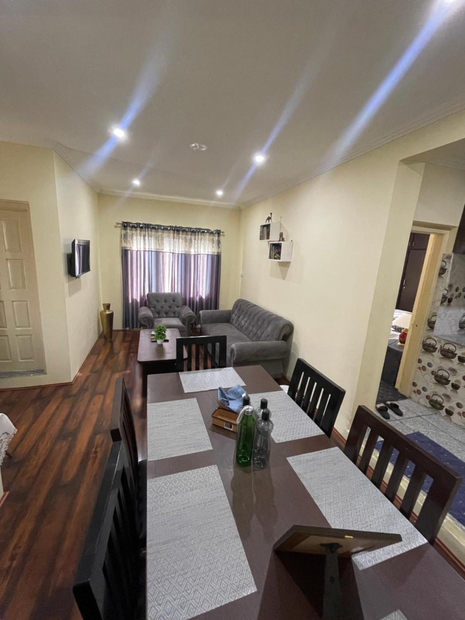 Khwaab Gah By The Khayabaan-Homestay Apartments Fully Furnished With Functional Kitchen, Wifi & Parking In City Centre Srīnagar 외부 사진