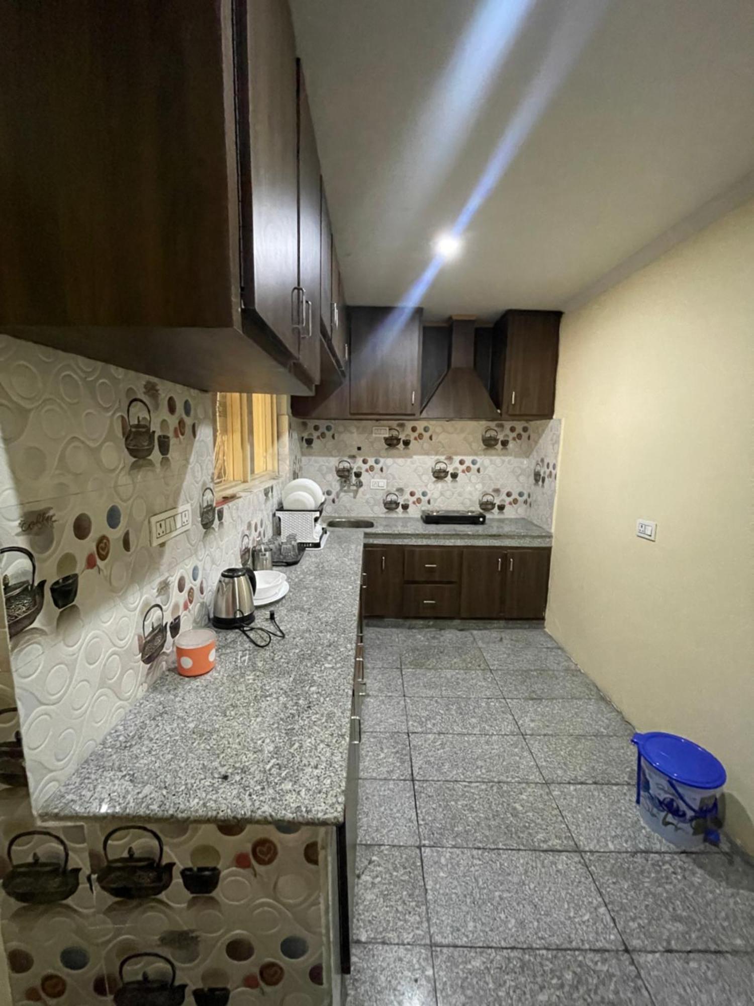 Khwaab Gah By The Khayabaan-Homestay Apartments Fully Furnished With Functional Kitchen, Wifi & Parking In City Centre Srīnagar 외부 사진