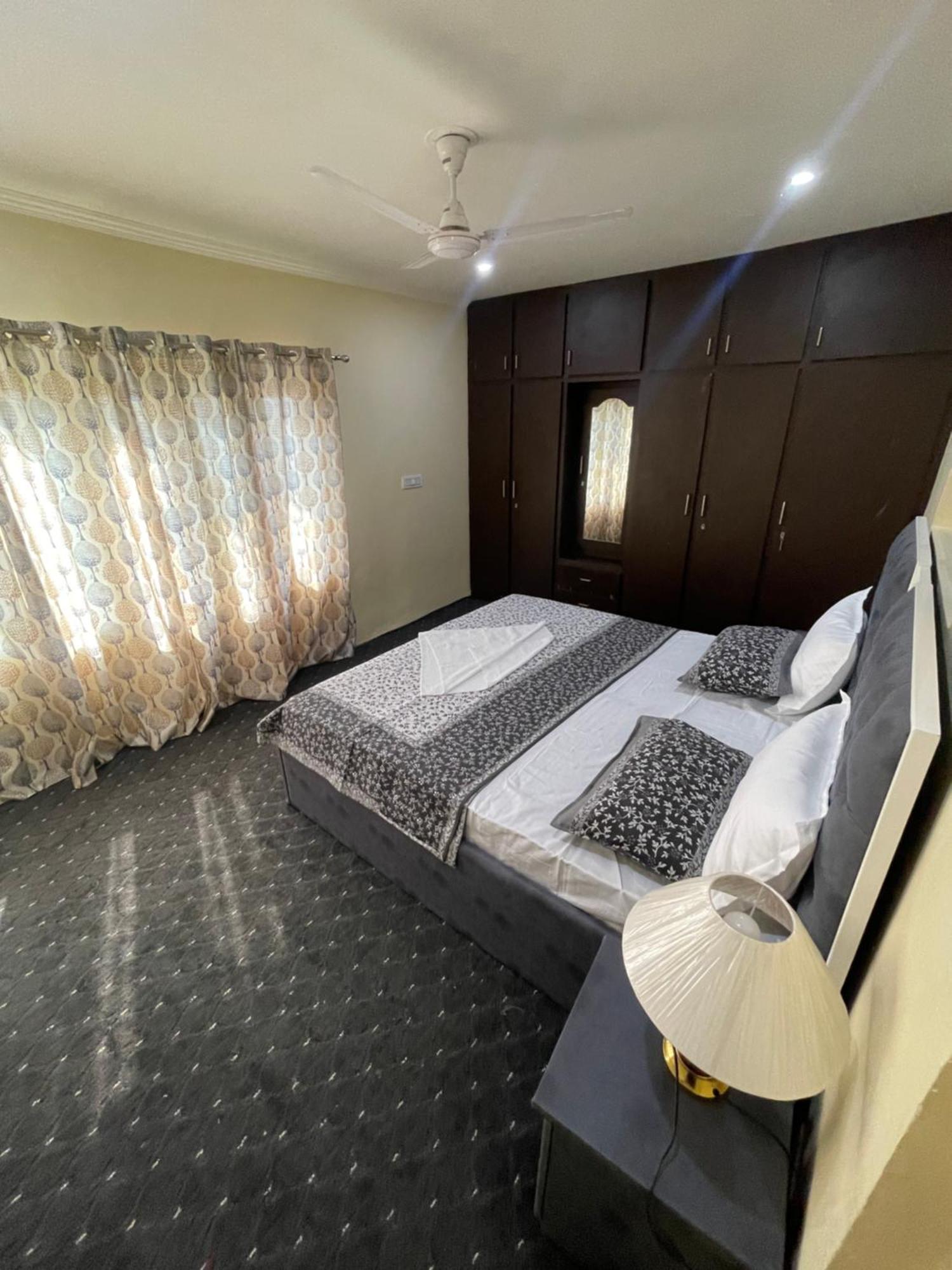Khwaab Gah By The Khayabaan-Homestay Apartments Fully Furnished With Functional Kitchen, Wifi & Parking In City Centre Srīnagar 외부 사진
