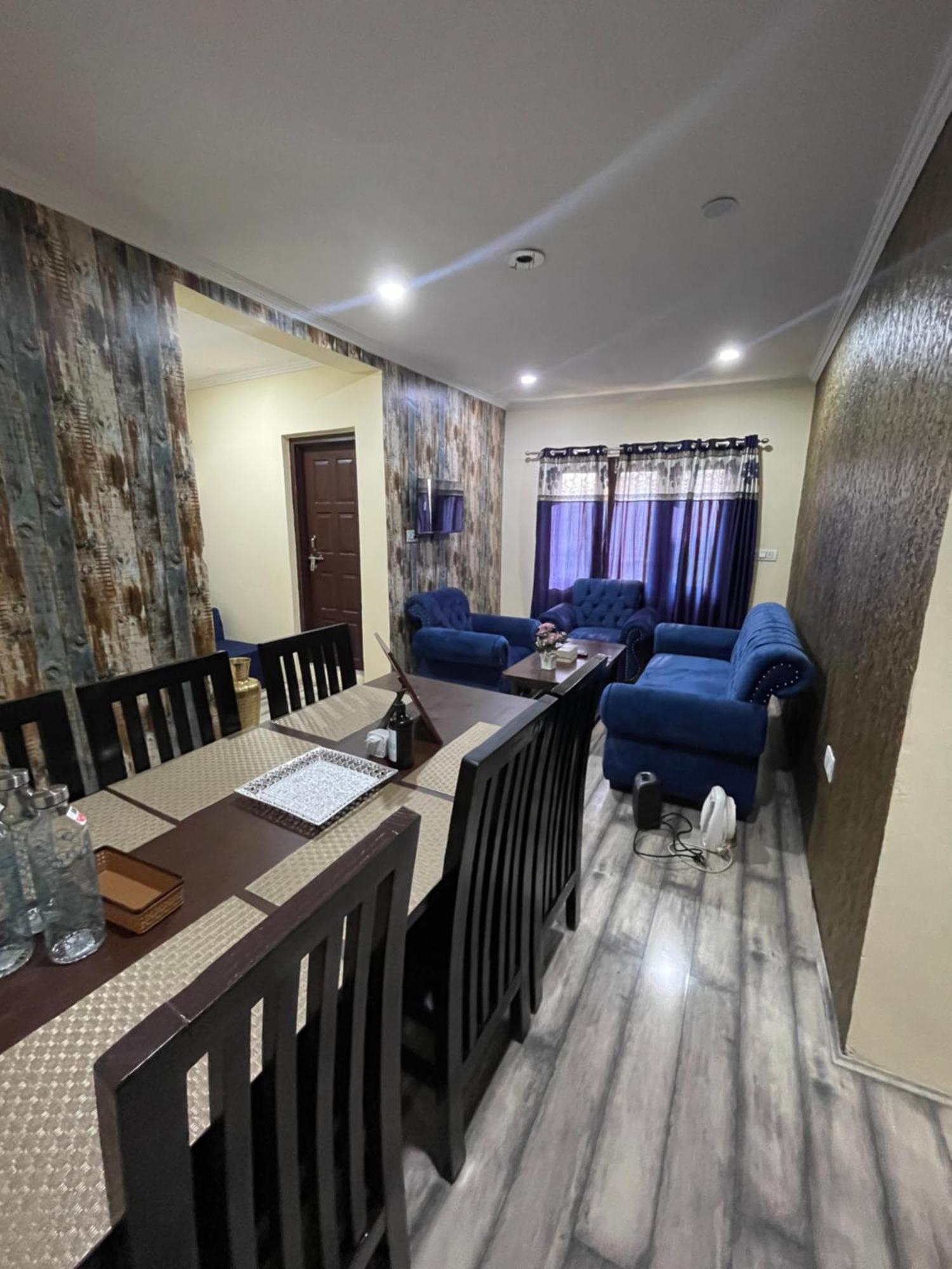 Khwaab Gah By The Khayabaan-Homestay Apartments Fully Furnished With Functional Kitchen, Wifi & Parking In City Centre Srīnagar 외부 사진