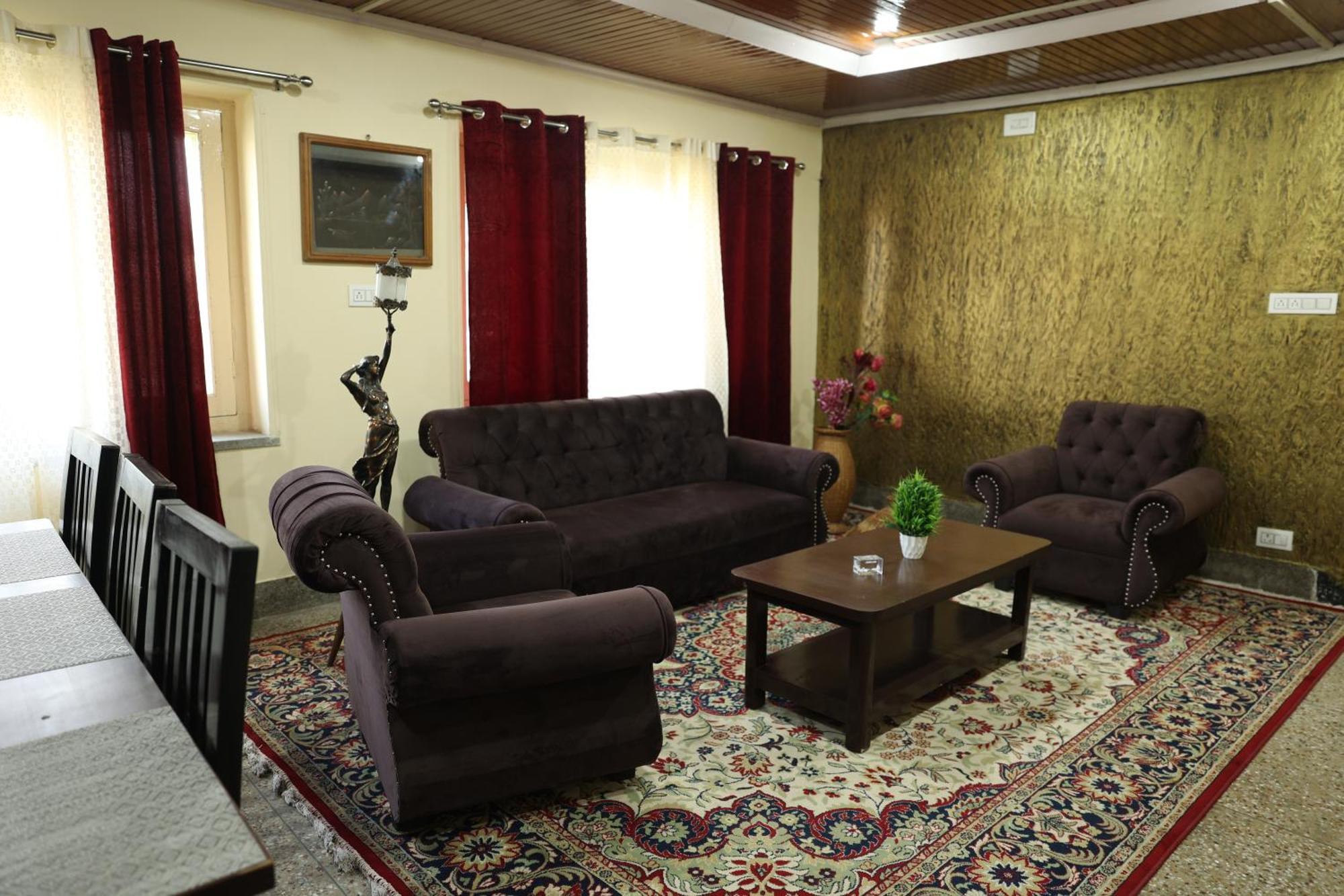 Khwaab Gah By The Khayabaan-Homestay Apartments Fully Furnished With Functional Kitchen, Wifi & Parking In City Centre Srīnagar 외부 사진