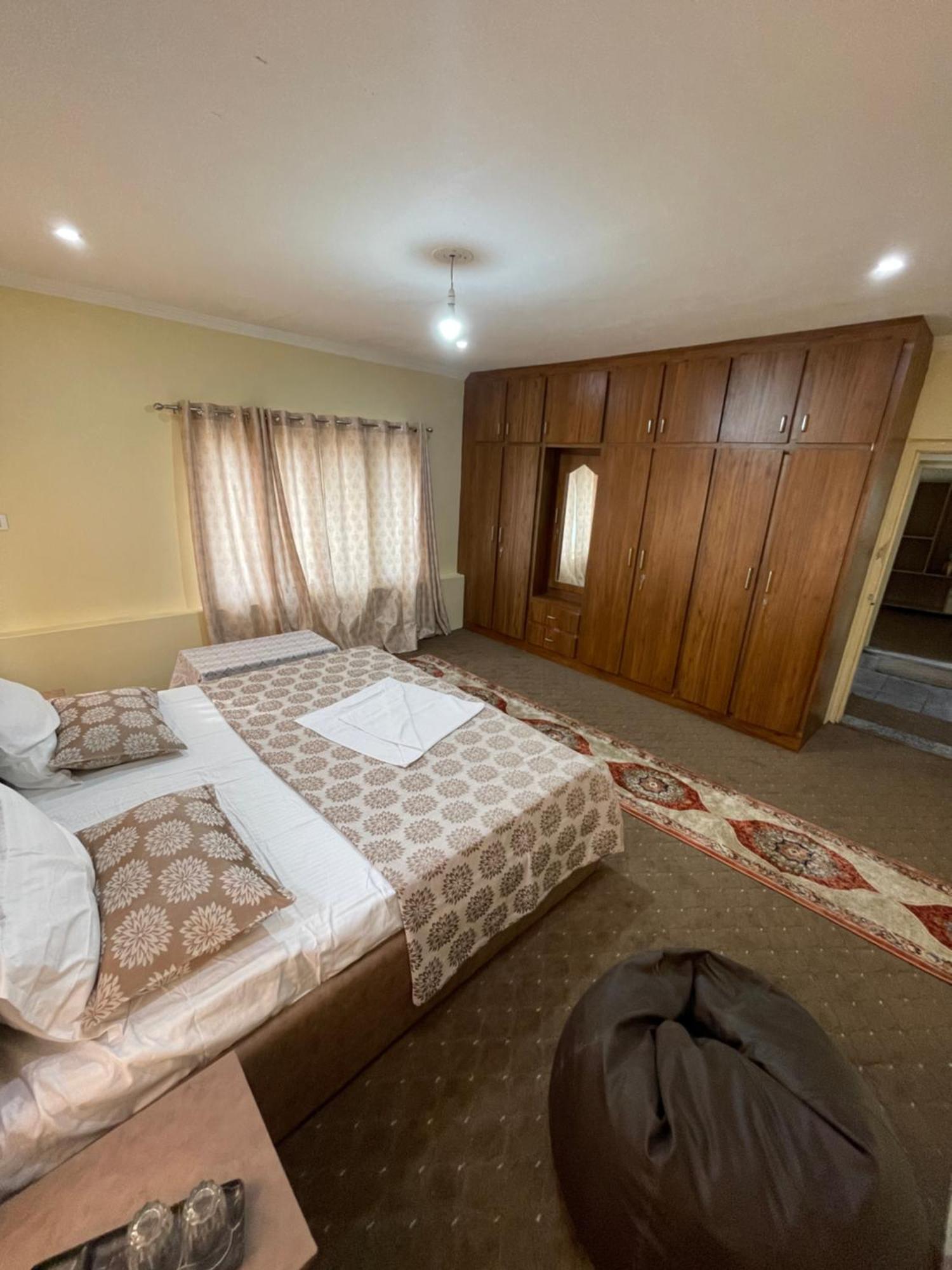 Khwaab Gah By The Khayabaan-Homestay Apartments Fully Furnished With Functional Kitchen, Wifi & Parking In City Centre Srīnagar 외부 사진