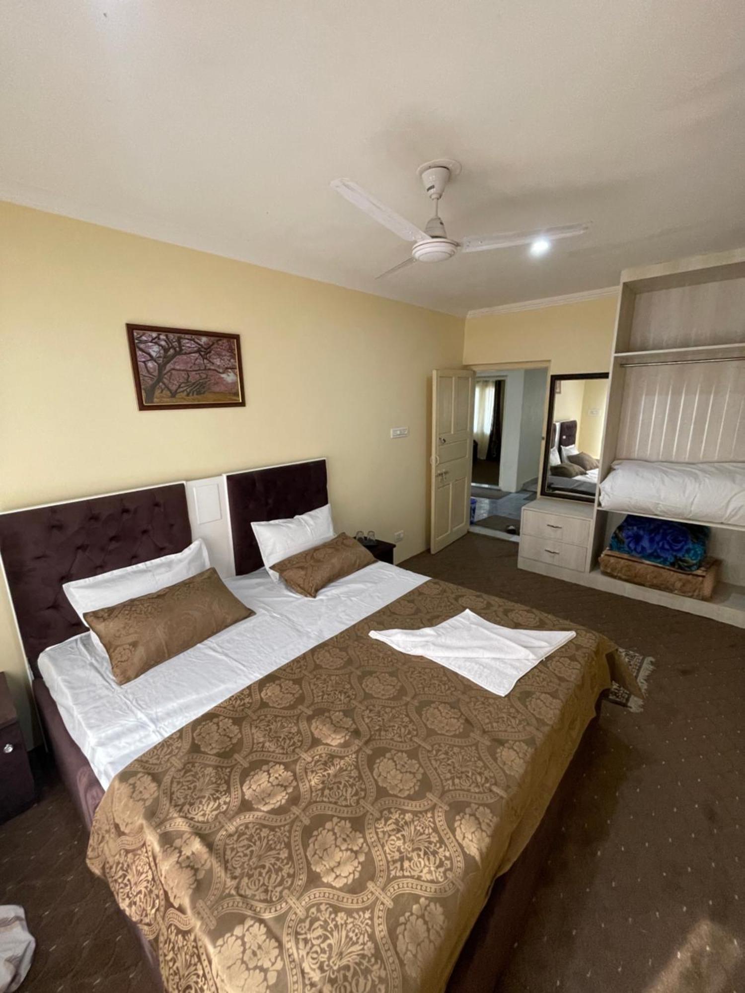 Khwaab Gah By The Khayabaan-Homestay Apartments Fully Furnished With Functional Kitchen, Wifi & Parking In City Centre Srīnagar 외부 사진